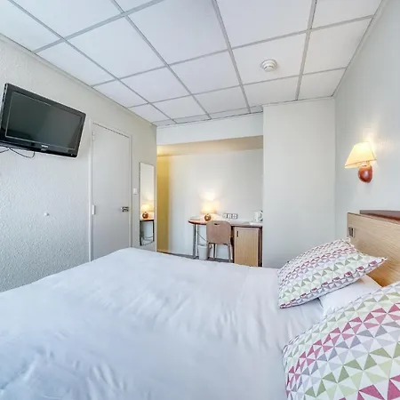 Campanile Paris Ouest - Hotel
