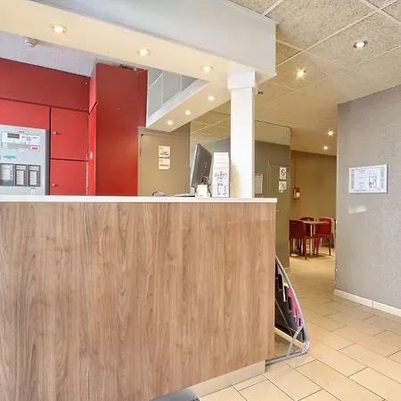 Campanile Paris Ouest - 2*