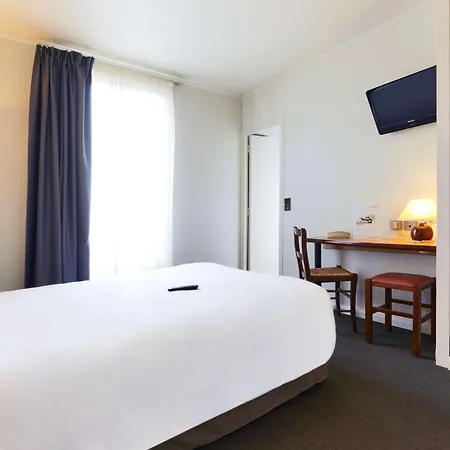 Campanile Paris Ouest - 2*