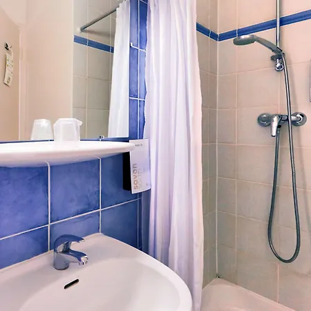 Campanile Paris Ouest - Hotel 2*