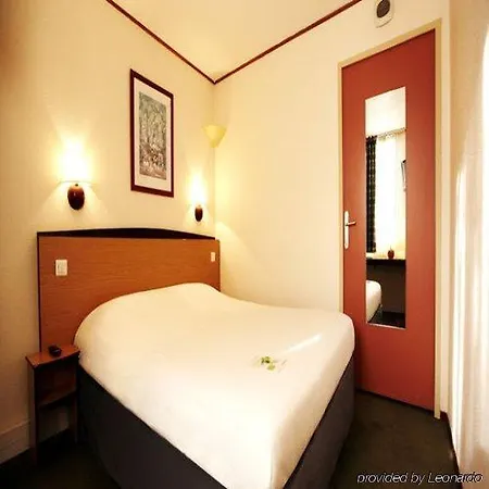 Campanile Paris Ouest - Hotel