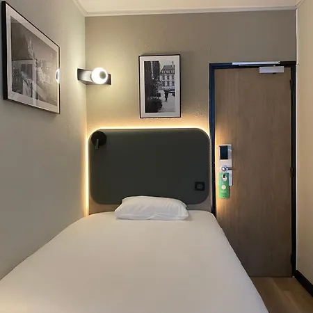 Campanile Paris Ouest - Hotel