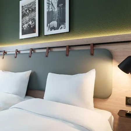 Campanile Paris Ouest - Hotel 2*
