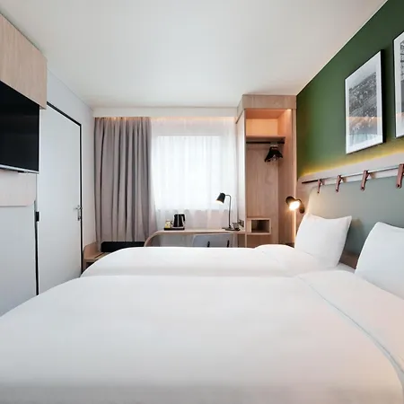 Campanile Paris Ouest - Hotel 2*