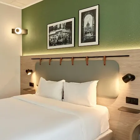 Hotel Campanile Prime - Paris Ouest 2*