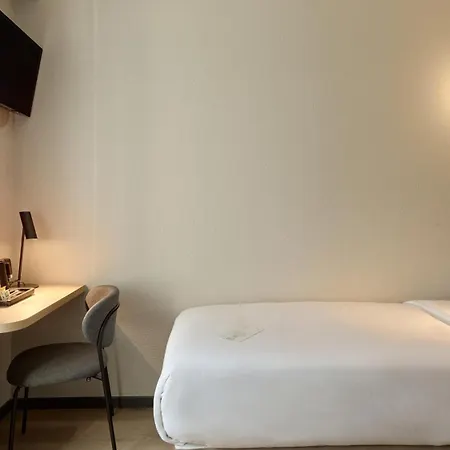 Campanile Prime - Paris Ouest 호텔