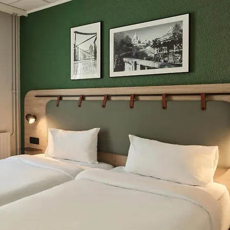 Hotel Campanile Prime - Paris Ouest 2*