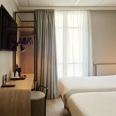 Campanile Prime - Paris Ouest 호텔