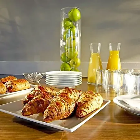 Campanile Prime - Paris Ouest Hotel 2*