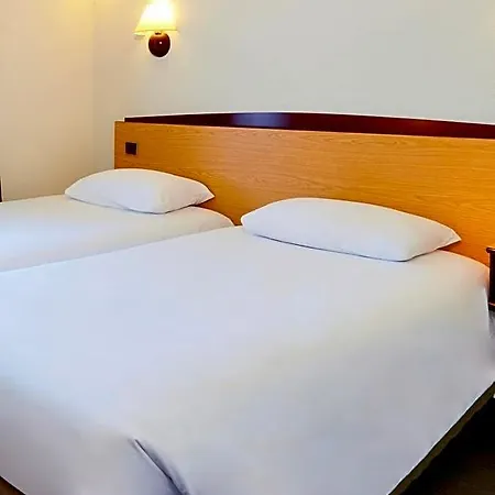 Campanile Prime - Paris Ouest Hotel 2*