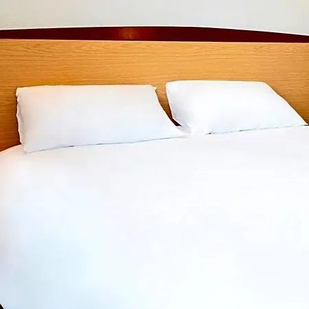 Campanile Prime - Paris Ouest 2*