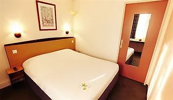 Campanile Paris Ouest - Hotel 2*
